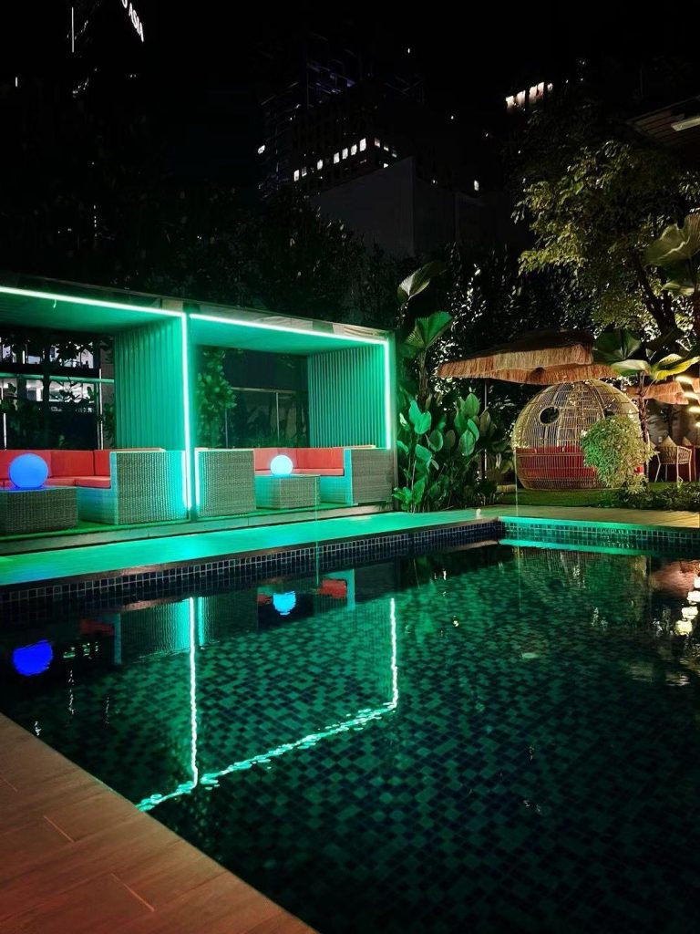139 Cecil St Roof Top Bar 1